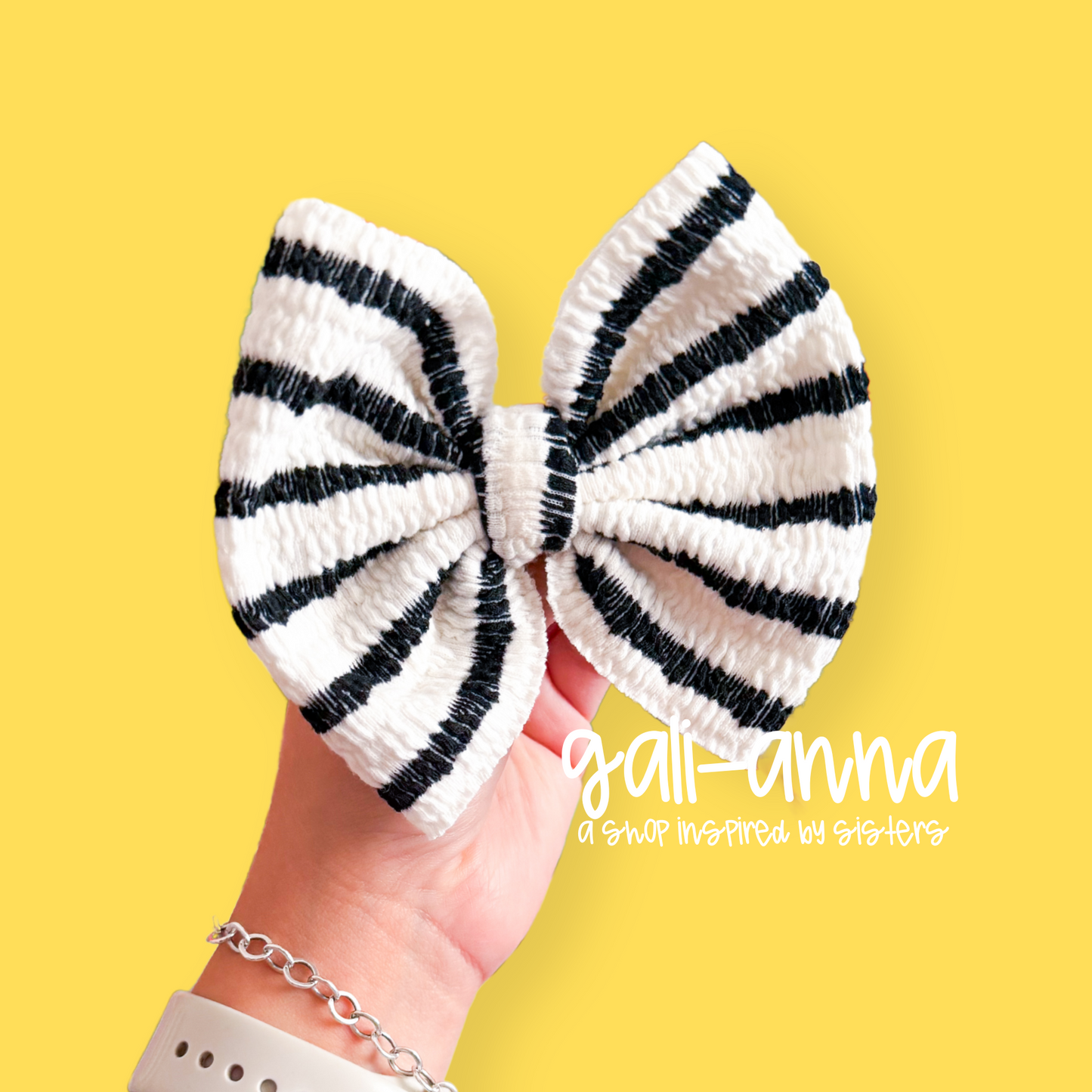 B/W SWEATER SIMPLE BOWS