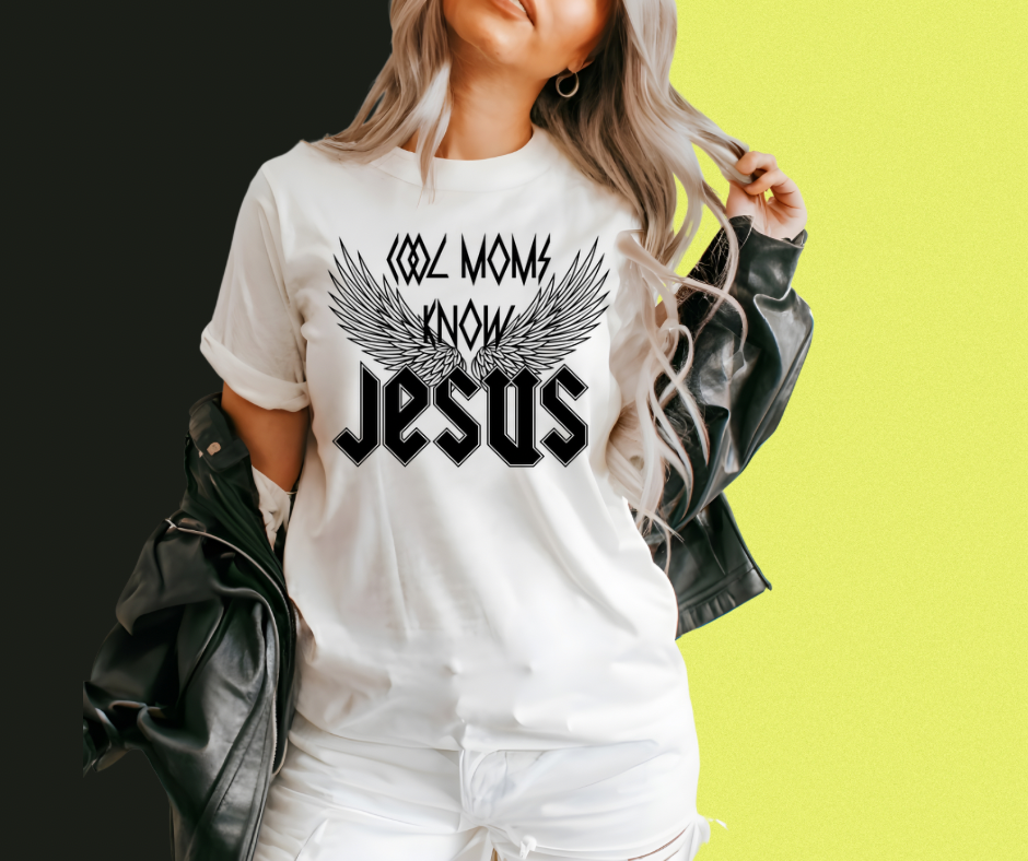 COOL MOMS KNOW JESUS TEE