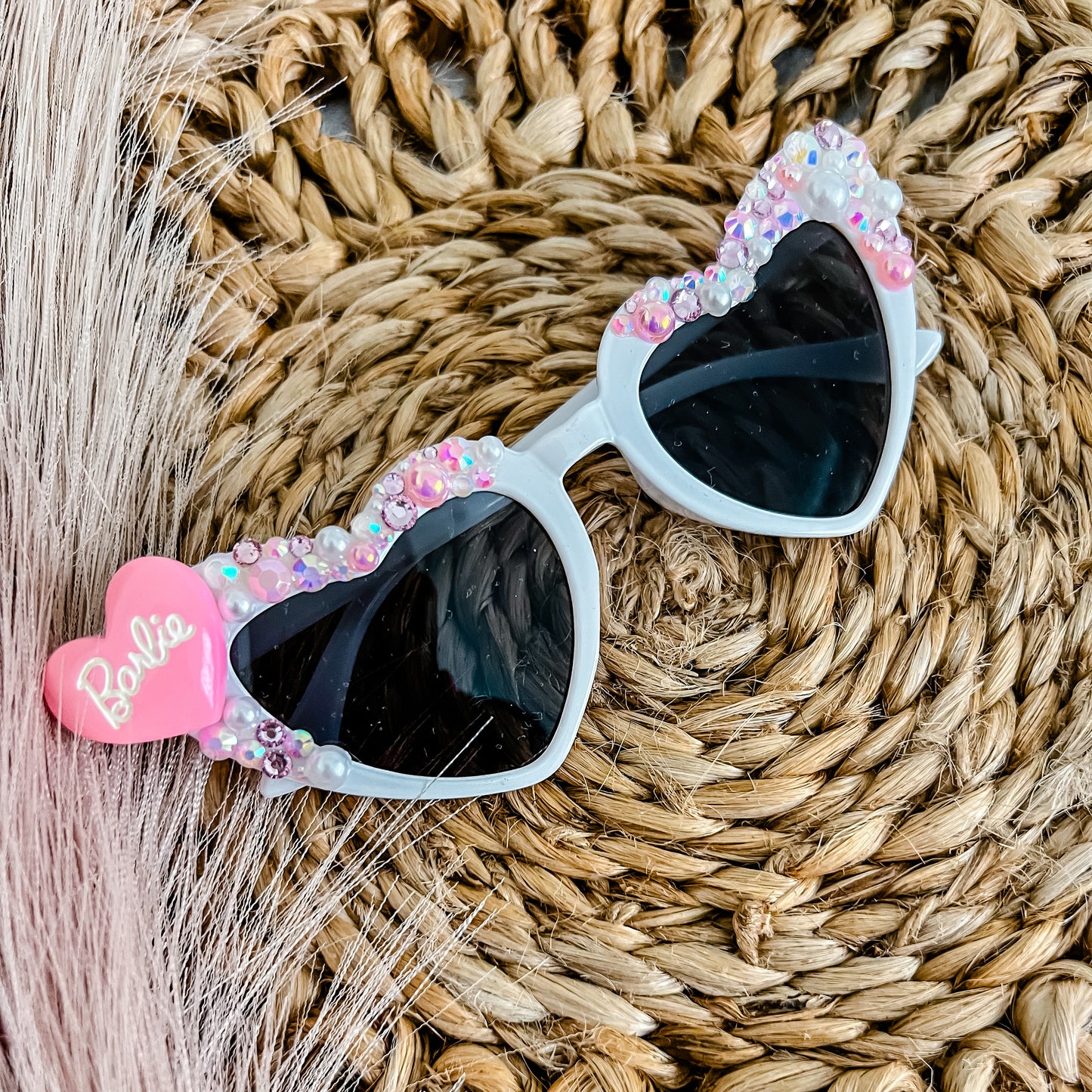 WHITE RETRO DOLL SUNNIES